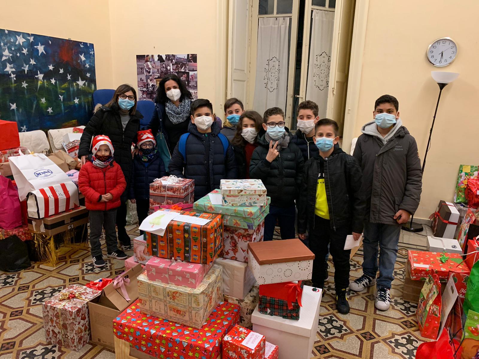 Alunni della scuola Maiorana di Catania confezionano “scatole scaldacuore” per famiglie indigenti e per senza dimora
