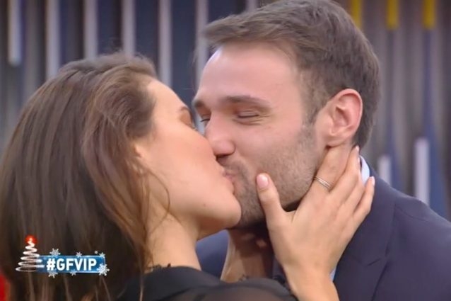 Andrea Zenga e Dayane Mello, scatta il (secondo) bacio in diretta al Grande Fratelllo Vip: “Mai dire mai”