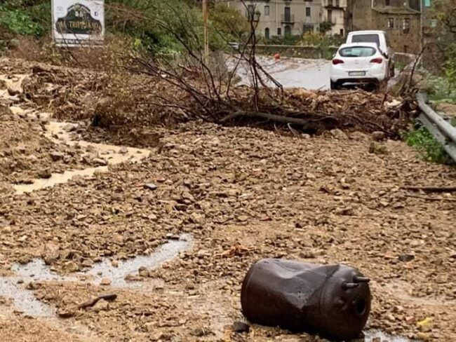 Maltempo in Sicilia, tra trombe d’aria, incidenti e fango: inizia la conta dei danni – Le FOTO