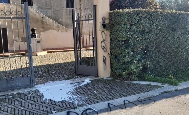 Vandali in azione nella casa natale di Luigi Pirandello: è caccia ai responsabili del raid