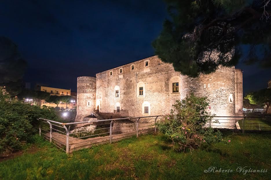 Catania, Castello Ursino risplende di luce con la nuova illuminazione