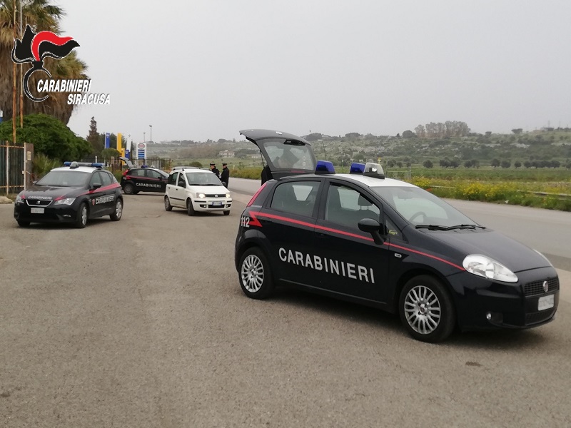 Perlustrazione anti Covid dei carabinieri: controllate 100 persone e 90 veicoli, denunciato spacciatore