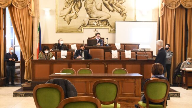 Catania e i rifiuti. Approvato l’affidamento servizio di nettezza urbana, obiettivo: introdurre porta a porta