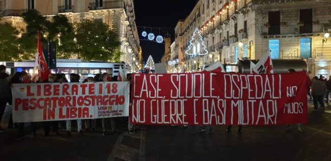 Catania, presidio in piazza Stesicoro: l’USB impegnata per la liberazione dei 18 pescatori ostaggio a Bengasi