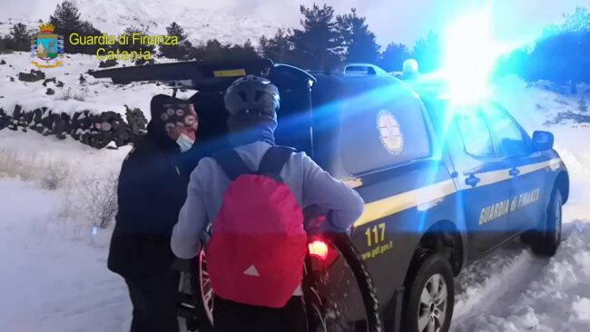Due giovani ciclisti salvati nel Catanese: bloccati dalla neve con crampi e in ipotermia