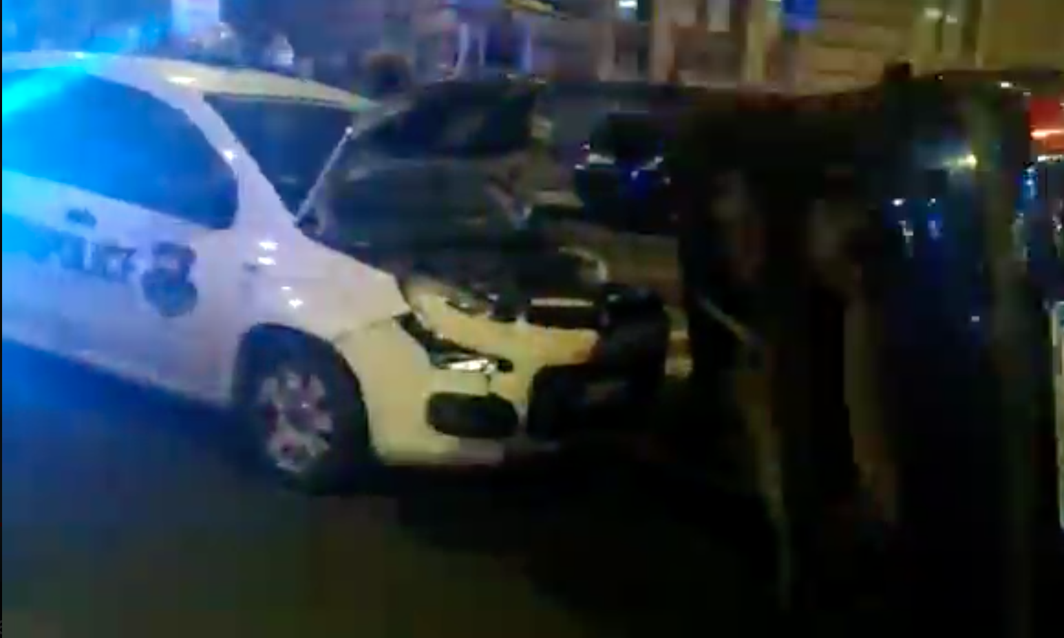 Incidente a Catania, scontro tra due auto al viale Libertà: donna tra le lamiere – IL VIDEO