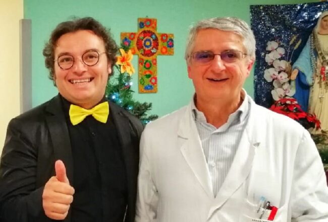 Catania, magia e illusioni al reparto di Pediatria dell’ospedale Garibaldi: il Mago Dimis intrattiene i piccoli pazienti