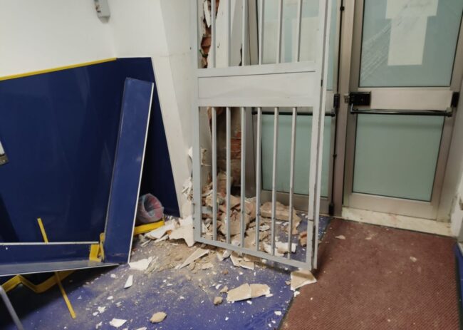 Pachino, dalla lite alla paura: tentano di sfondare l’ingresso del Pte con l’auto, terrore per medici e paziente
