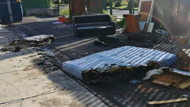 Periferie di Catania in fiamme, rifiuti ingombranti e speciali abbandonati e bruciati: comitato chiede azione preventiva