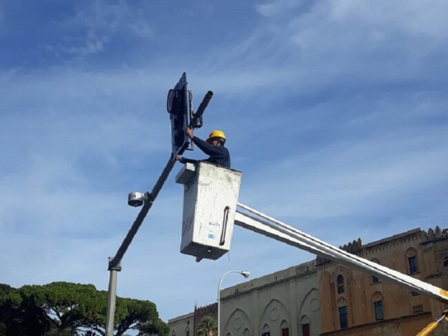 È entrato in funzione il nuovo semaforo di piazza Indipendenza