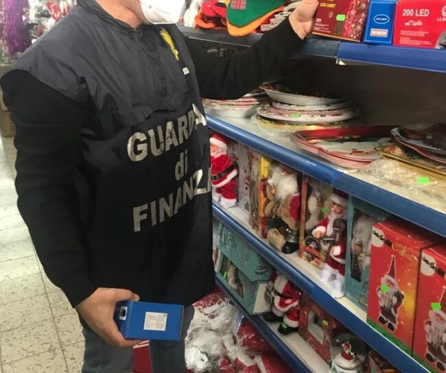 Modica, sequestrati oltre 60mila prodotti senza marchio “CE”