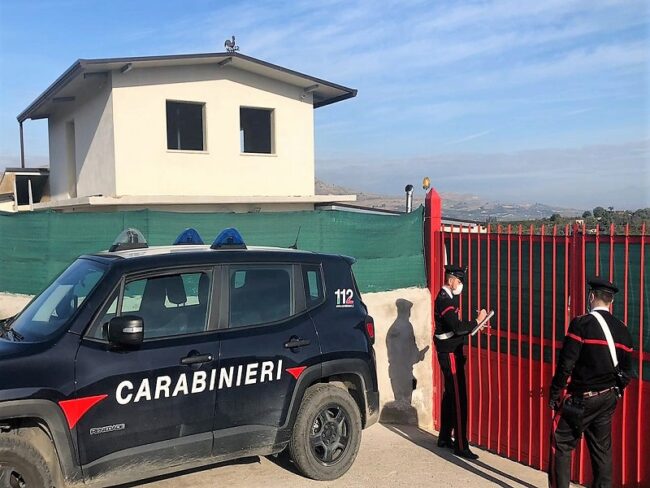 Invadono terreni di proprietà dell’Agenzia per i Beni Confiscati alla Mafia: denunciate 5 persone nel Catanese