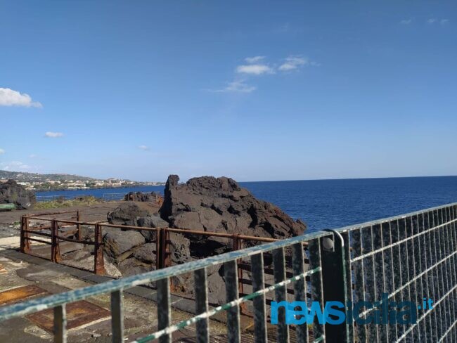 Tragedia a Catania, giovane di 20 anni muore annegato sotto piazza Nettuno