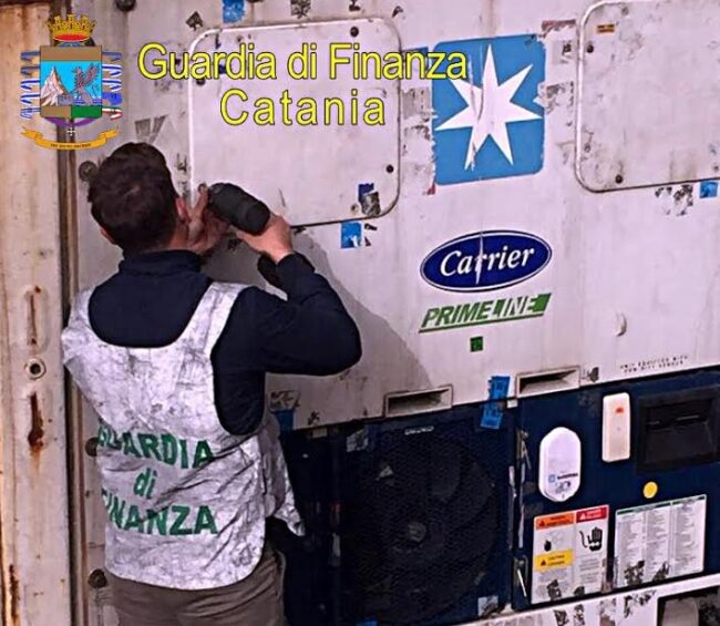 Catania, operazione della Guardia di Finanza: cocaina in container provenienti dall’Ecuador, sequestro da un milione di euro – FOTO