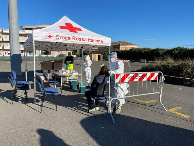 Coronavirus Catania, tamponi rapidi per i cittadini di Riposto: screening di massa in modalità drive-in