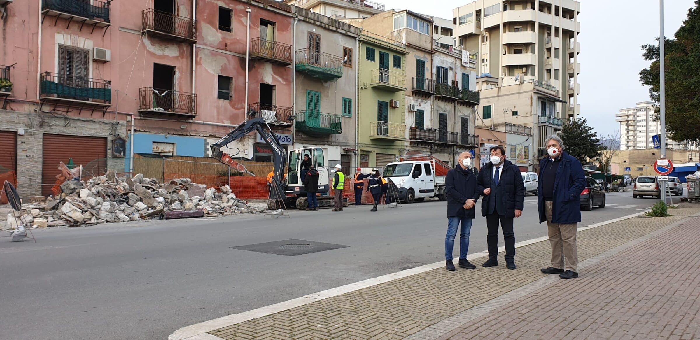 Palermo, demolito un chiosco in condizioni precarie. Caracausi: “Piccolo tassello verso la riqualificazione della Costa sud”