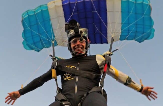 Tragedia in volo, morto il paracadutista Marco Pietro Rossi. Gli amici: “Dicevi sempre che il cielo ti aveva salvato la vita”
