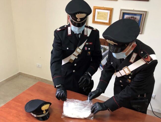 Cocaina tra bistecche di carne di cavallo e salsicce: arrestato un 52enne