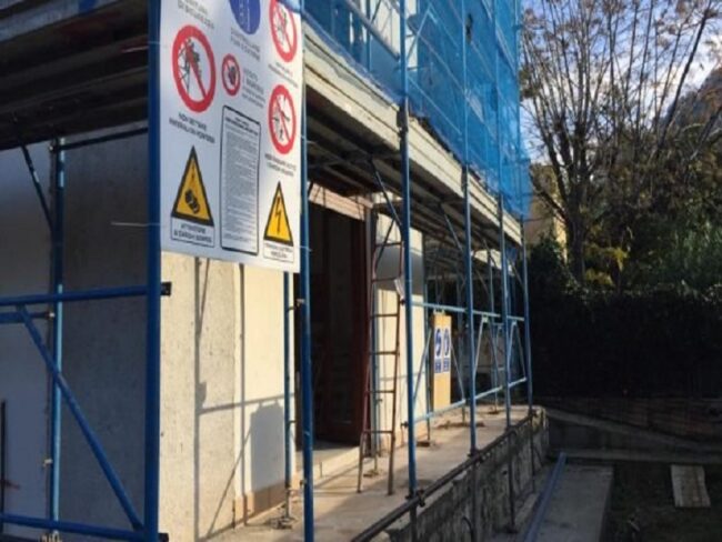 Ristrutturazione di un immobile a Mondello, segnalazione per lavori abusivi: proprietario denunciato