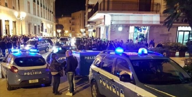 Controlli antiCovid, bar del centro con clienti al tavolo e senza mascherina: chiusa l’attività, doppia multa per loro
