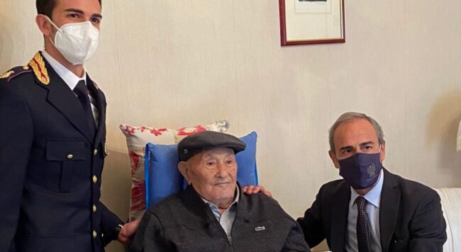 La Polizia di Stato festeggia i 100 anni dell’agente siciliano Nicolò Rizzuto