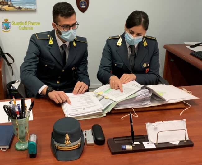 Catania, lavoratori in nero in una società di bevande e alimenti: evasione fiscale per circa 300mila euro