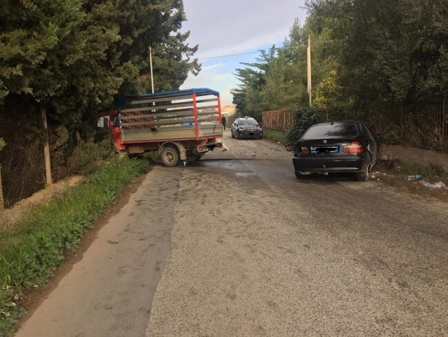 Terribile incidente nel Ragusano, scontro tra due mezzi: tre feriti, strada chiusa – Le FOTO