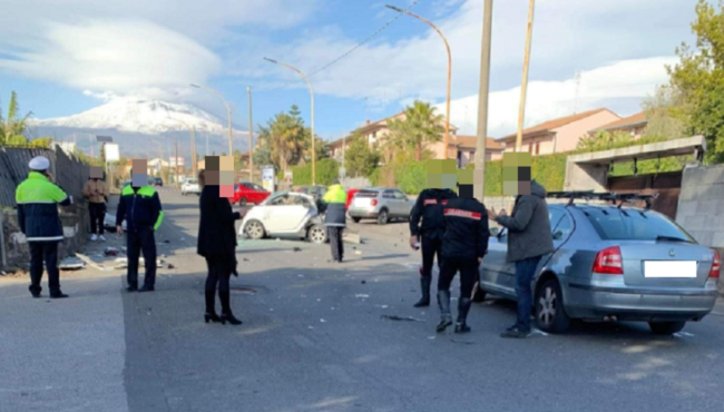 Incidente a Mascalucia, giovane in condizioni gravi: danni alla testa, al femore e a un polmone