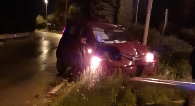 Incidente stradale lungo l’ex Strada Provinciale 17, violento impatto e un ferito: traffico paralizzato a Vittoria