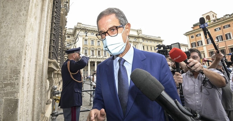 Riduzione vaccini Covid, Musumeci sta con Conte e critica l’Europa: “È questo che ci aspettiamo da Bruxelles”