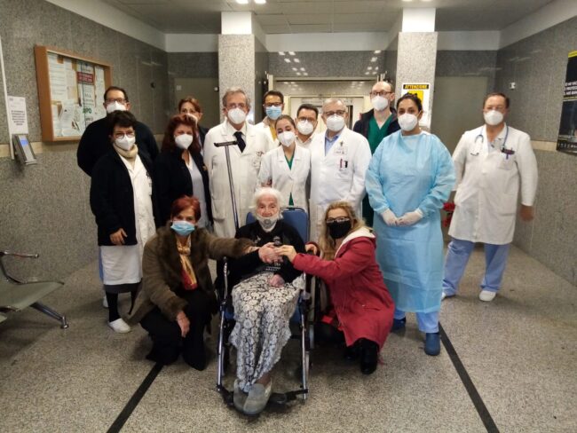 Coronavirus Sicilia, nonna Angela più forte della malattia: a 101 anni sconfigge il Covid e riabbraccia figli e nipoti
