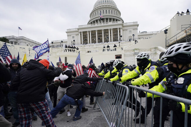 L’assalto al Capitol Hill ha giocato a favore del Covid negli USA? Il timore dopo la violenza