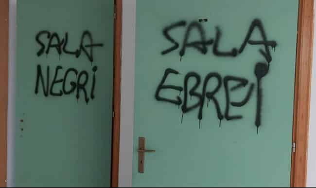 Il nazismo del 21esimo secolo, scritte contro ebrei e “negri” in scuola siciliana. Sindaco Quinci: “Atto vile e inumano”