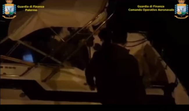 Contrabbando di sigarette e contanti in barca: a bordo palermitani e stranieri, uno col Reddito di Cittadinanza – VIDEO