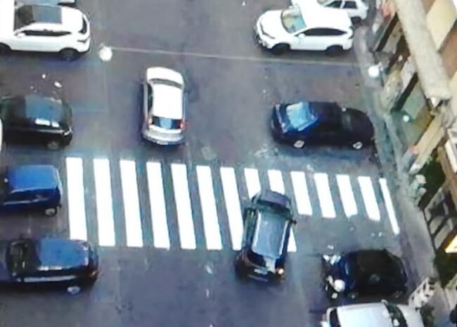 “Sulu a Catania sti cosi”, strisce pedonali “a metà” in via Principe Nicola: la “soluzione” lascia a bocca aperta