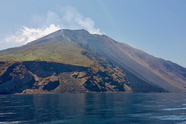 Etna e Stromboli si risvegliano, nelle Eolie una forte esplosione fa “tremare” residenti e turisti