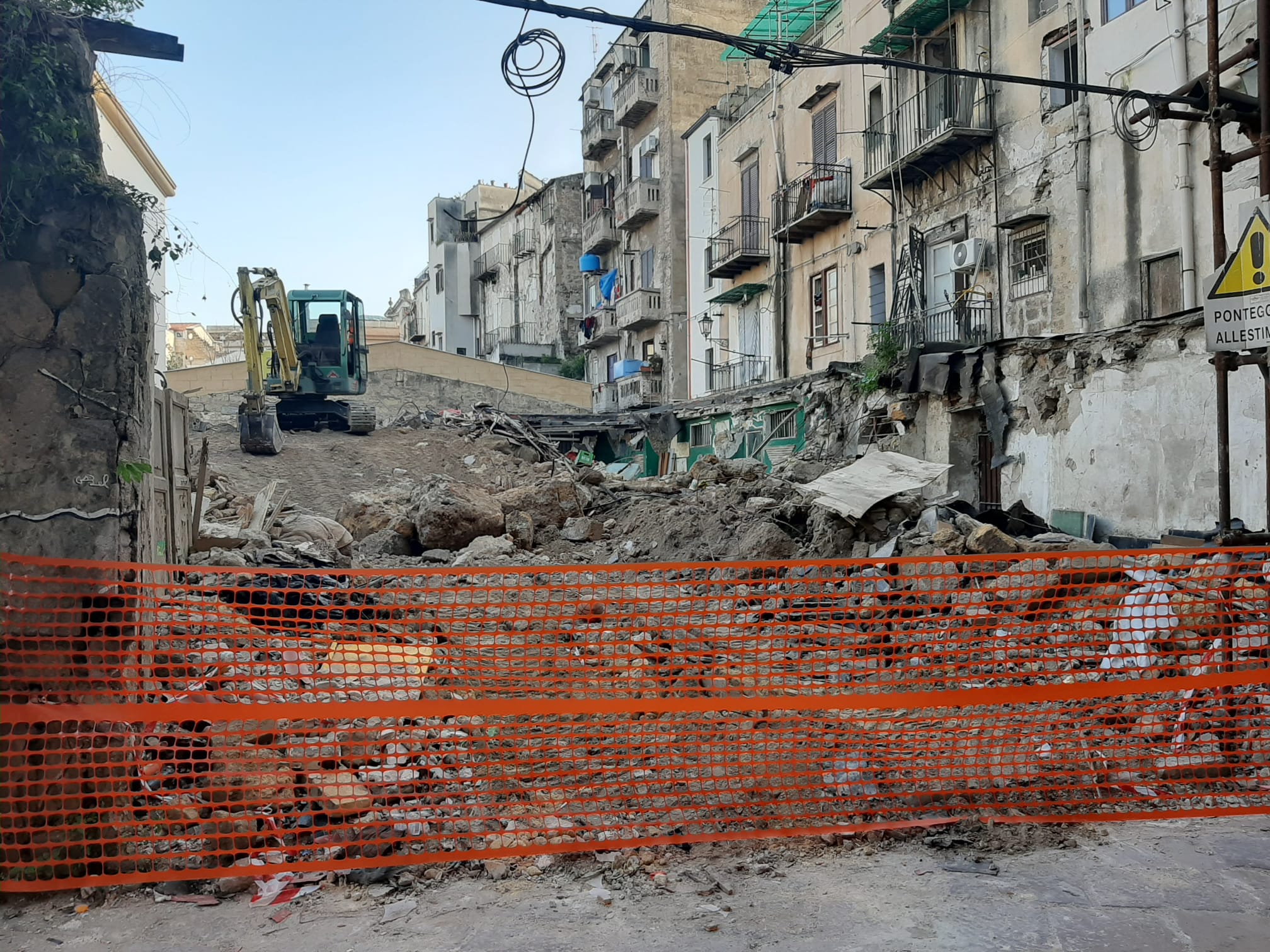 Cantiere senza necessarie misure di sicurezza in pieno centro storico: denunciati proprietario e direttore dei lavori