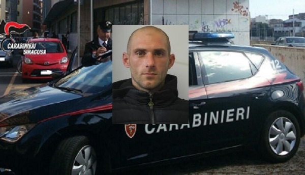 Sfonda la porta dell’ex minacciandola di morte e pretendendo del denaro: arrestato Antonio Nicosia
