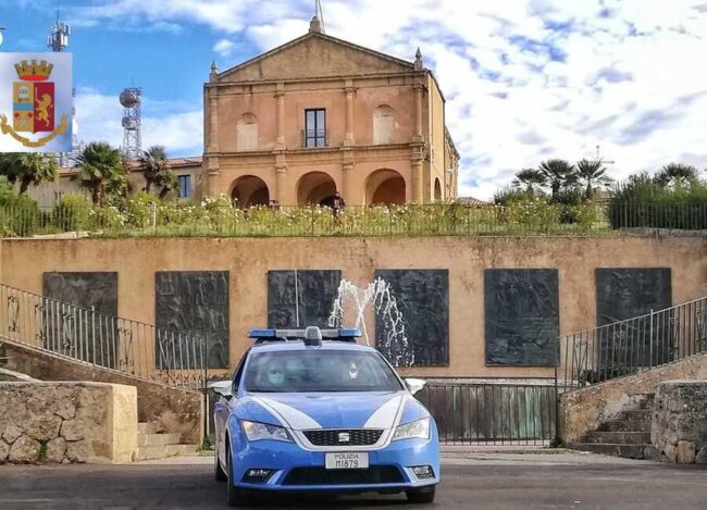 Ruba carrello da un supermercato e trasporta un piccolo capretto: arrestato 40enne catanese
