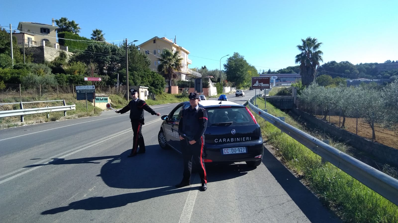 Furto in abitazione, i vicini di casa avvertono i carabinieri: arrestata una 47enne