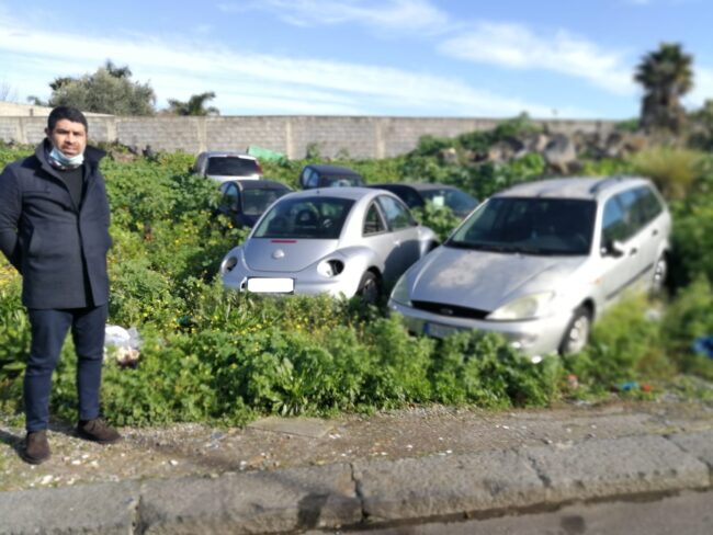 Catania, auto e discarica: disastro ecologico in via Erasmo Marotta. La richiesta del consigliere Cardello