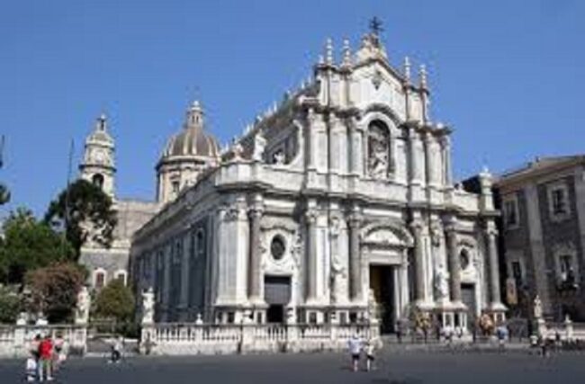Catania, piazza Duomo: nuova illuminazione artistica sul frontale della Cattedrale di Sant’Agata