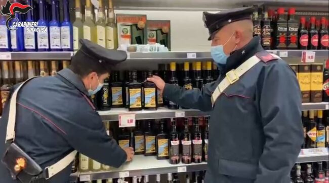 Furto al supermercato, 25enne porta via 7 superalcolici: ai domiciliari Antonino Lombardo Facciale