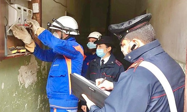 Catania, percepivano Reddito di Cittadinanza e rubavano energia elettrica: arrestati quattro soggetti
