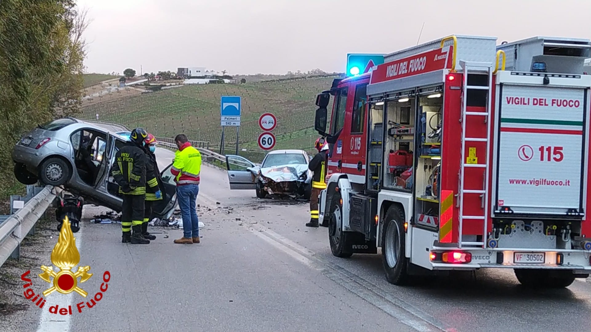 Incidente A29, scontro tra due auto: 40enne muore sul colpo, si prega per la moglie e i tre bambini