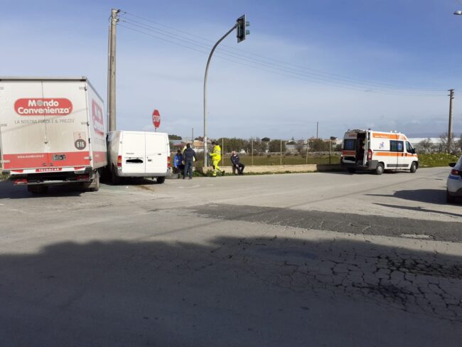 Drammatico incidente tra due mezzi: un ferito in prognosi riservata – Le FOTO