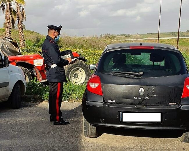 Usavano l’auto confiscata a un condannato per mafia: denunciati moglie e figlio