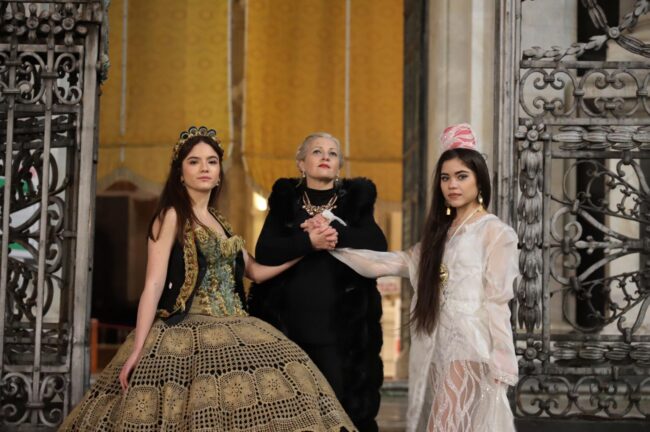 Liliana Nigro e la sua “CONTAMIN/AZIONE”, la  XIX mostra di abiti e costumi teatrali dedicati a Sant’Agata