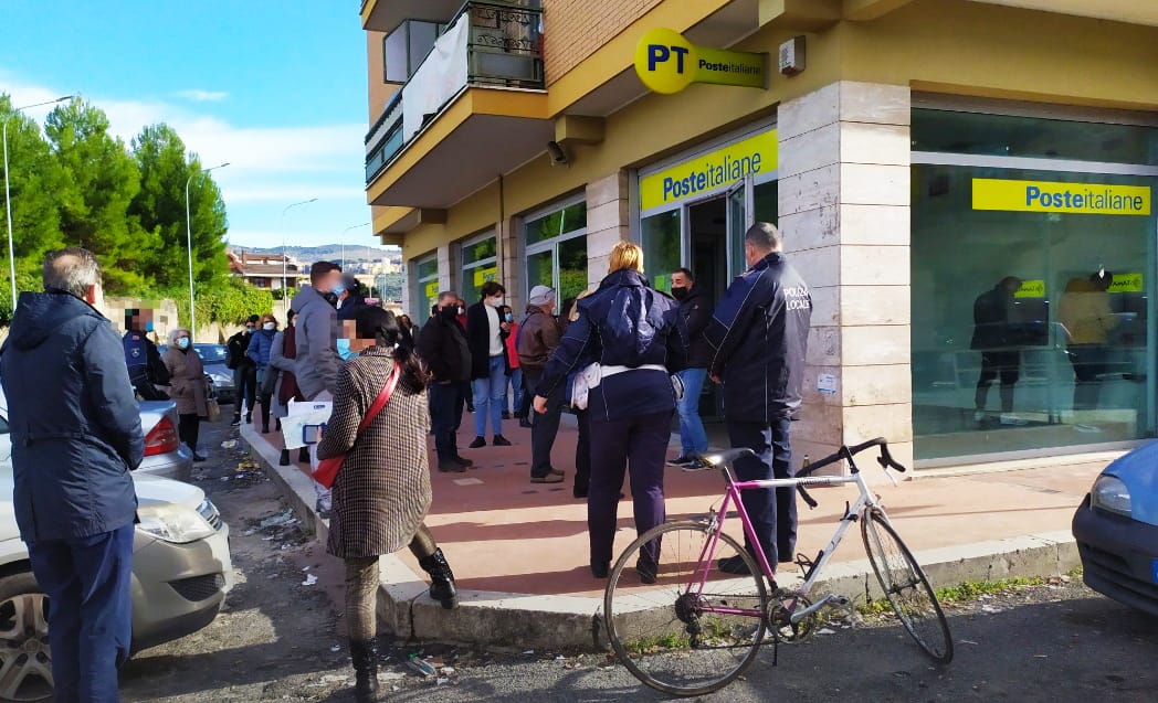 Catania, caos e risse davanti alle Poste: Ugl Comunicazioni lancia l’allarme