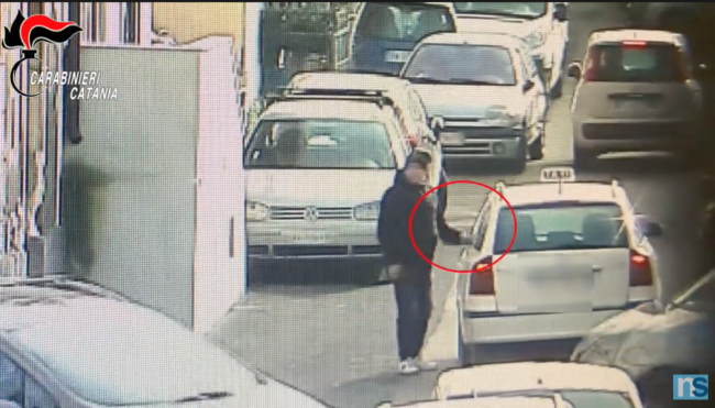 Catania, blitz a San Cristoforo: droga “a domicilio” e su “ordinazione”, 22 arresti – IL VIDEO